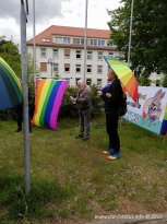 13.05.2019 | Regenbogenfahnenhissung und Ausstellungseröffnung am LASV Cottbus