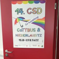 15.08.2022 | Regenbogenflaggenhissung und Ausstellungseröffnung am LASV